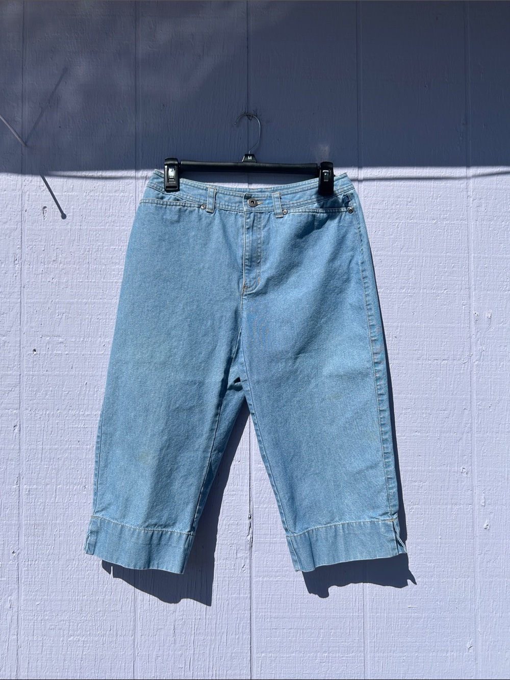 Liz Claiborne “Audra” Light Wash Denim Cropped Jeans